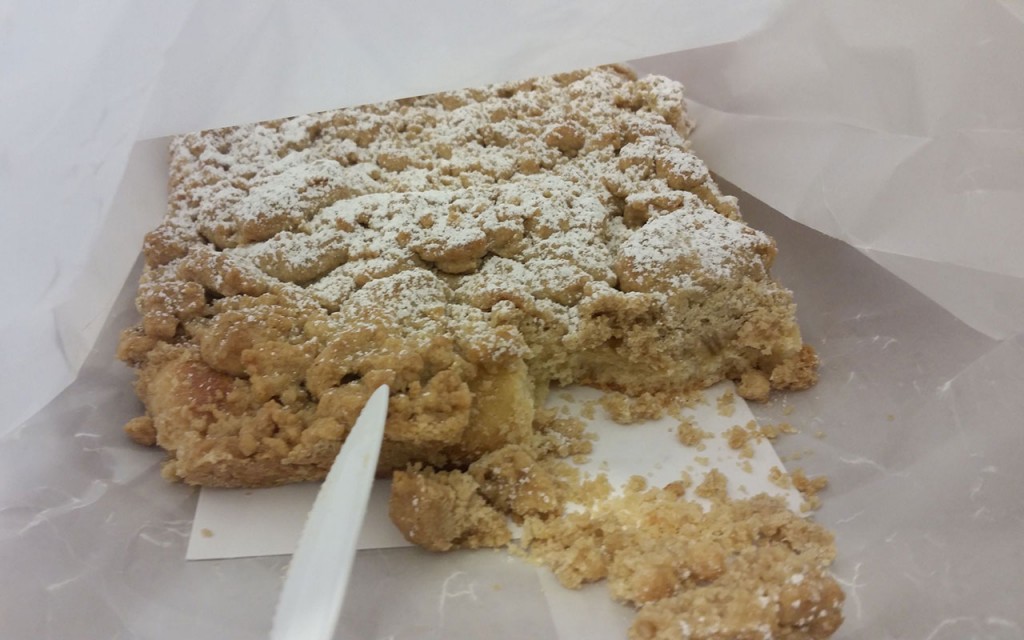 look at the face of this crumble cake, is very very good!